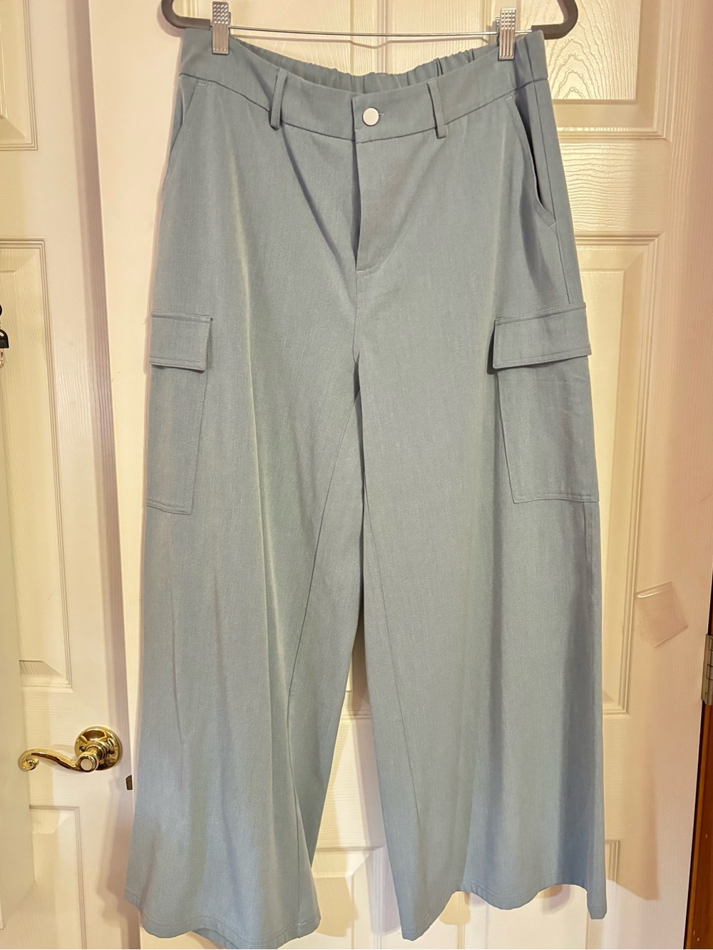 HALARA Wide Leg Cargo Pants in the color Satellite size XL